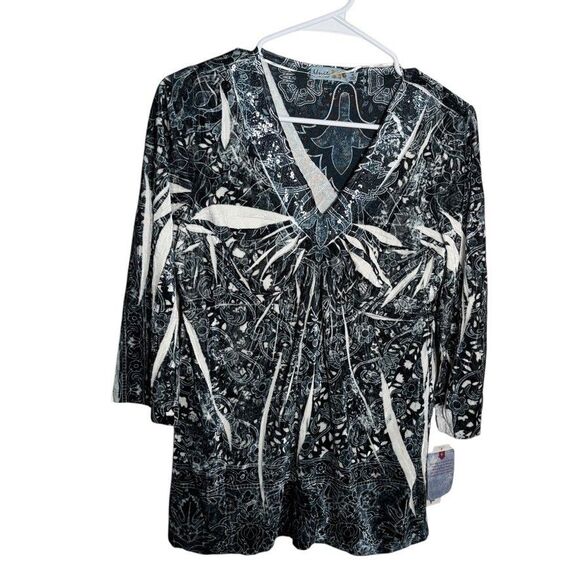 Unity Blouse Women's Petite Large V-Neck 3/4 Sleeve Rhinestone Printed Top NWT - Picture 1 of 12